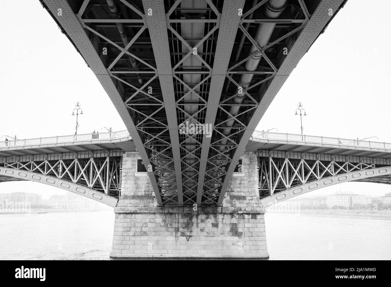 Il lato inferiore del Ponte Margherita, architettura, Budapest Ungheria, struttura urbana Foto Stock