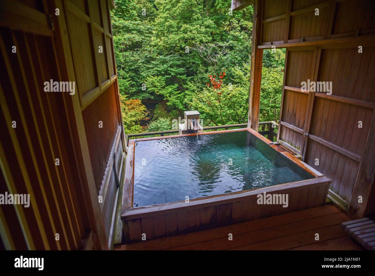 Il Kayotei, situato a Yamanaka Onsen, è considerato uno dei quattro migliori ryokan in Giappone. Foto Stock