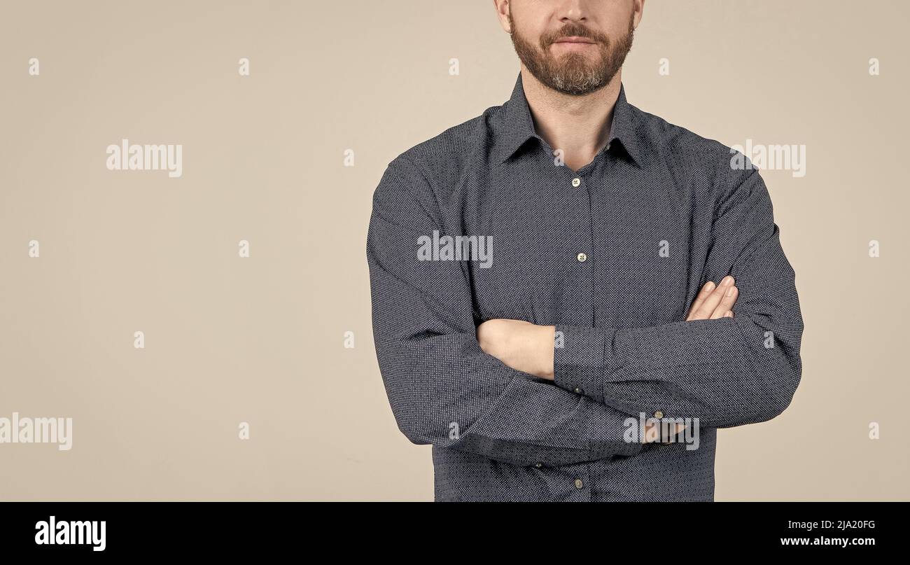 Gli abiti sono lo spirito della moda. Vista rifilata sicura dall'uomo. Informale stile di lavoro. Moda uomo Foto Stock