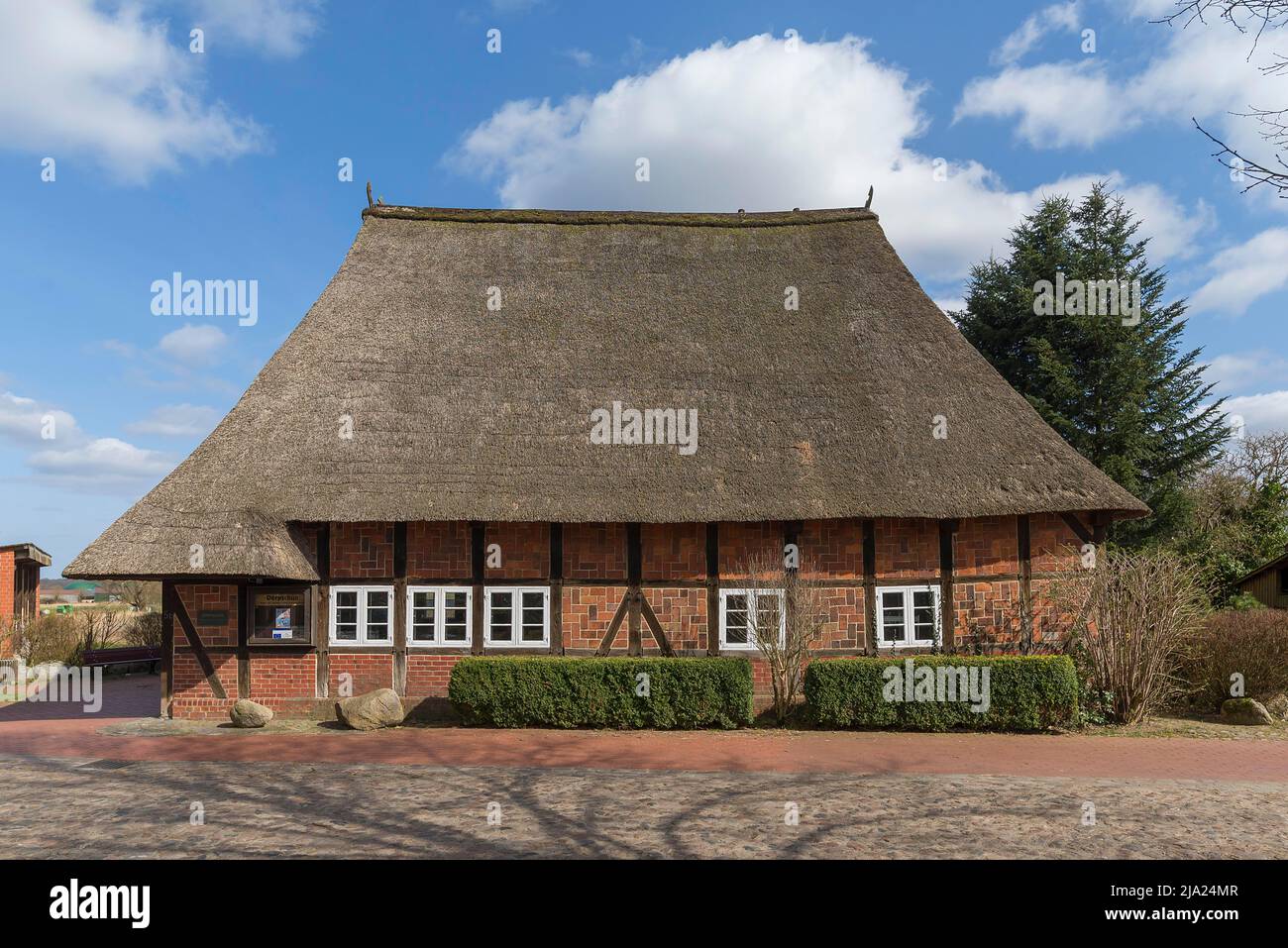 Fienile storico villaggio di paglia, oggi Haus der Heimat, conservazione culturale, Salzhausen, bassa Sassonia, Germania Foto Stock