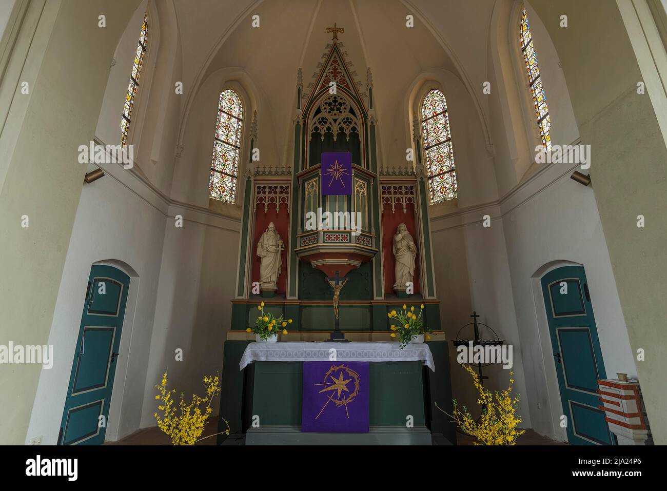 Coro della chiesa neogotica sala San Laurentio, consacrato nel 1859, Kirchgellersen, bassa Sassonia, Germania Foto Stock