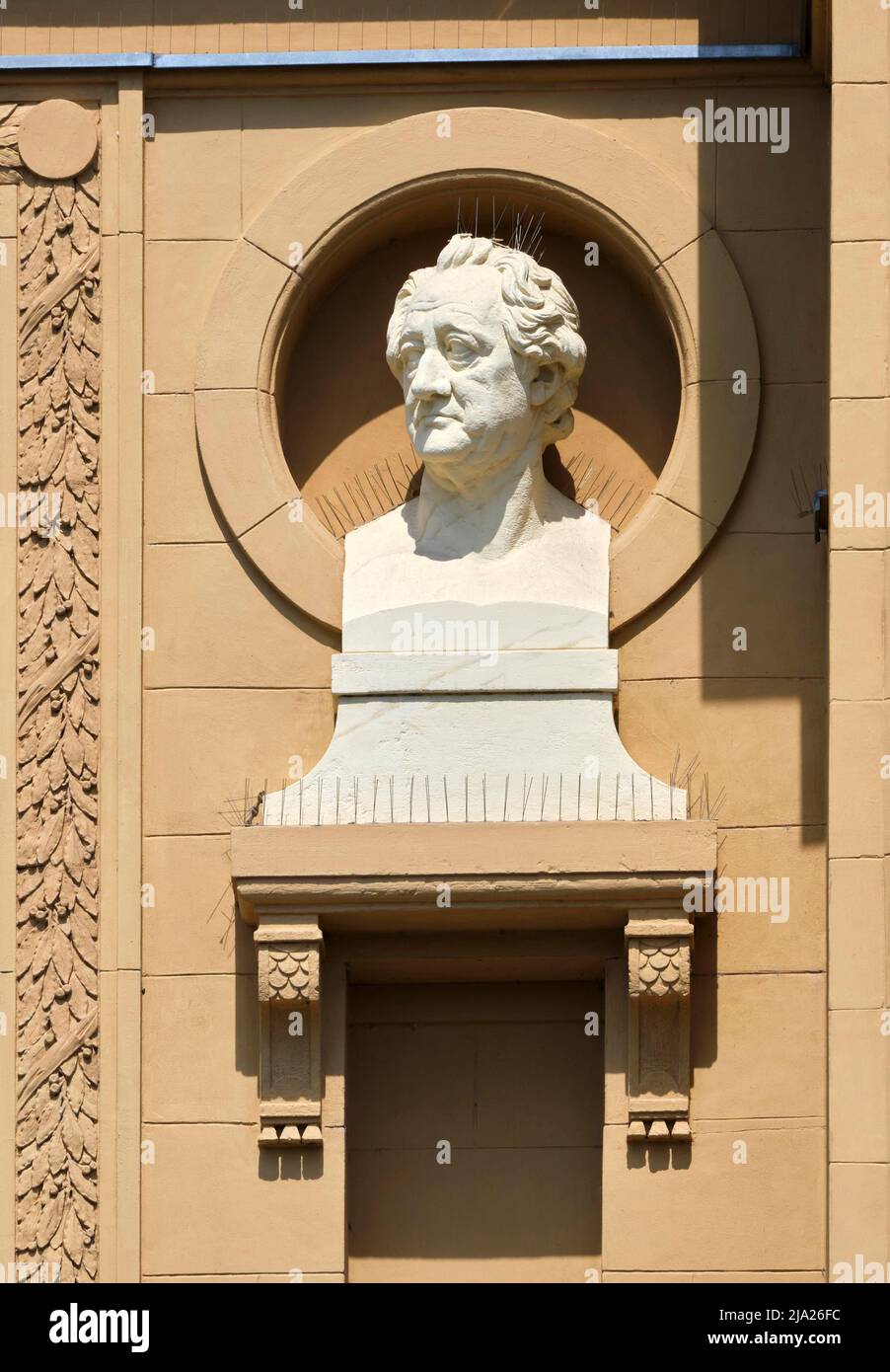 Busto di Johann Wolfgang von Goethe, Teatro Gera, Grosses Haus, Gera, Turingia, Germania Foto Stock