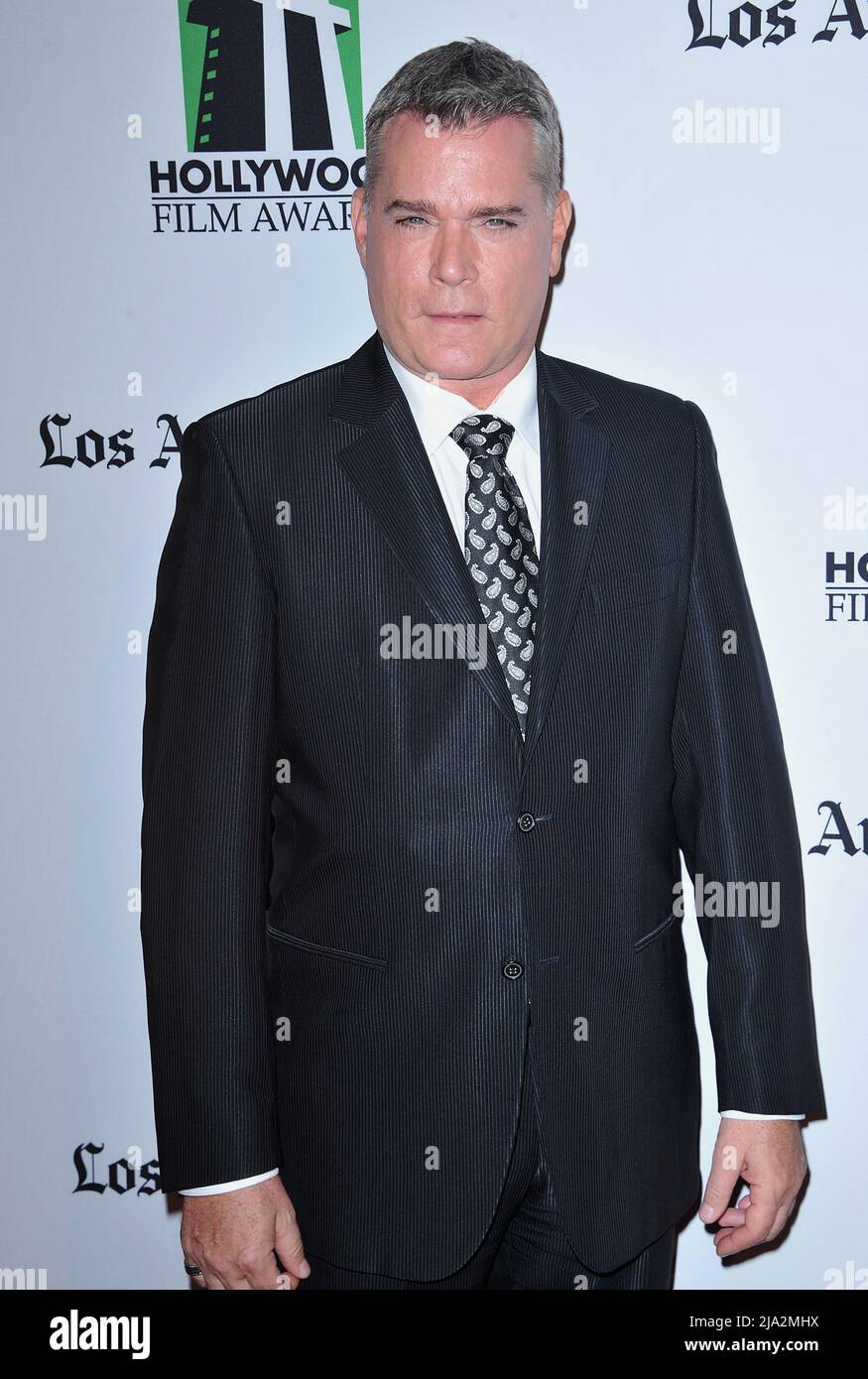 Los Angeles, Stati Uniti. 23rd Ott, 2012. A Ray Liotta  123a Ray Liotta  123 Ray Liotta, l'attore più noto per la riproduzione di mobster, è morto. Aveva 67 anni. Credit: Tsuni/USA/Alamy Live News Foto Stock