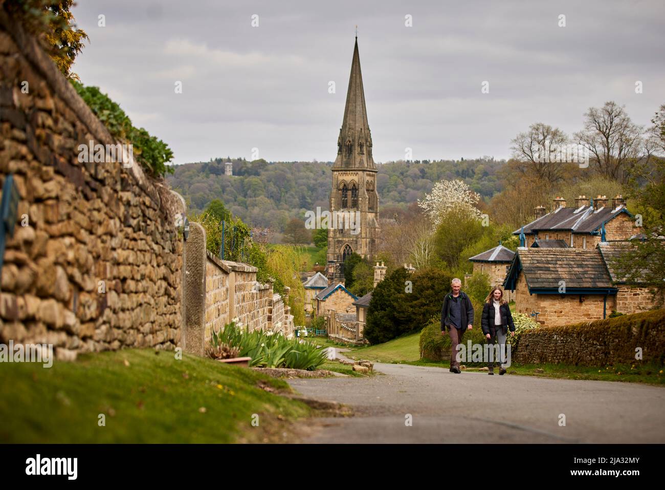 Edensor pittoresco villaggio in Derbyshire, Inghilterra la maggior parte del villaggio è di proprietà privata, dai Duchi di Devonshire, la famiglia Cavendish Foto Stock