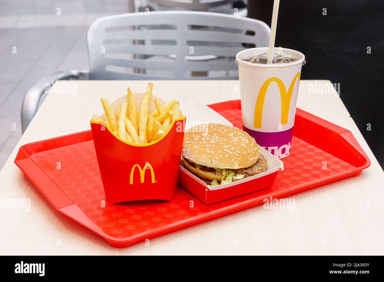 Mosca, Russia, 15 marzo 2018: McDonald's Big Mac menu hamburger, patatine fritte e Coca Cola. Foto Stock