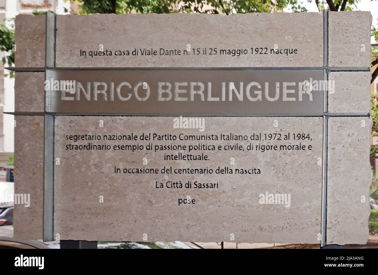 Sassari, Sardegna, Italia. Targa commemorativa di fronte al luogo di nascita del politico italiano Enrico Berlinguer (1922-1984) Foto Stock