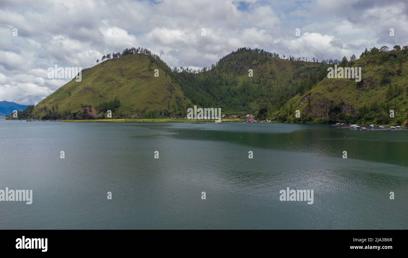 Veduta aerea del lago Laut Tawar, Aceh, Indonesia. Foto Stock