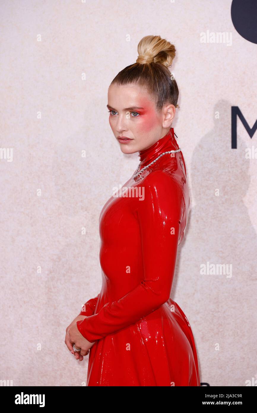 Cannes, Francia, 26 maggio 2022. Camille Razat partecipa al gala amfAR