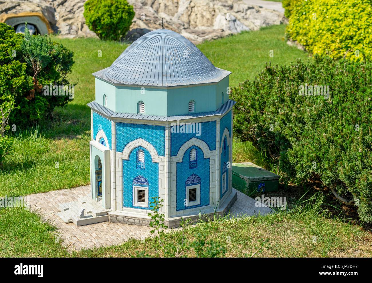 Bursa Tomba Verde (turco: Yeşil Türbe) nel Parco Miniaturk di Istanbul, Turchia. Foto Stock