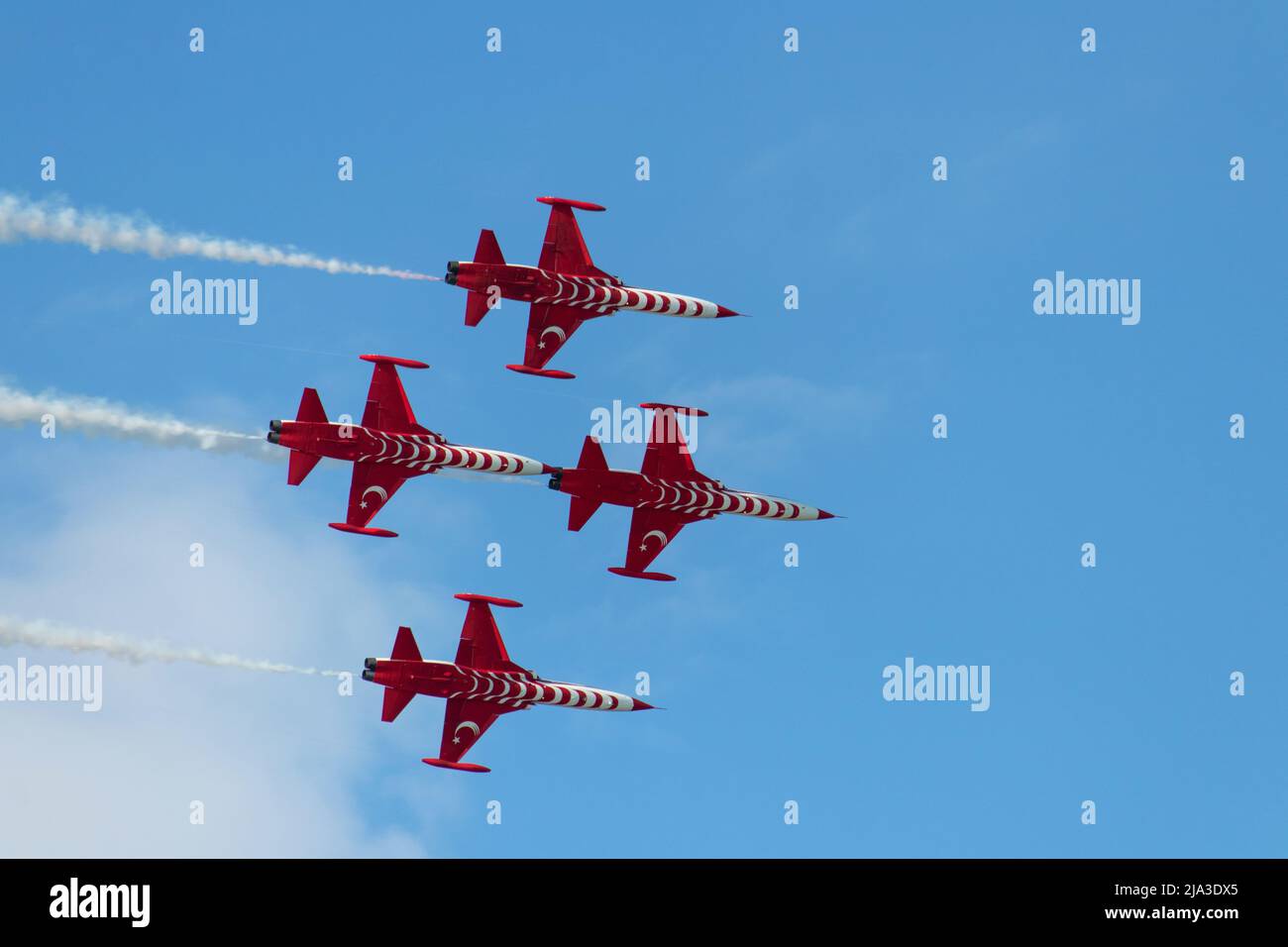 Squadra di dimostrazione aeronautica dell'aeronautica turca sul cielo di Baku - Azerbaijan. Giorni di Technofest a Baku. 26 maggio 2022 Foto Stock