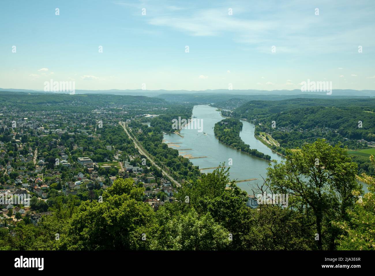 Vista panoramica del fiume Reno dal famoso Drachenfels di Königswinter Germania Foto Stock