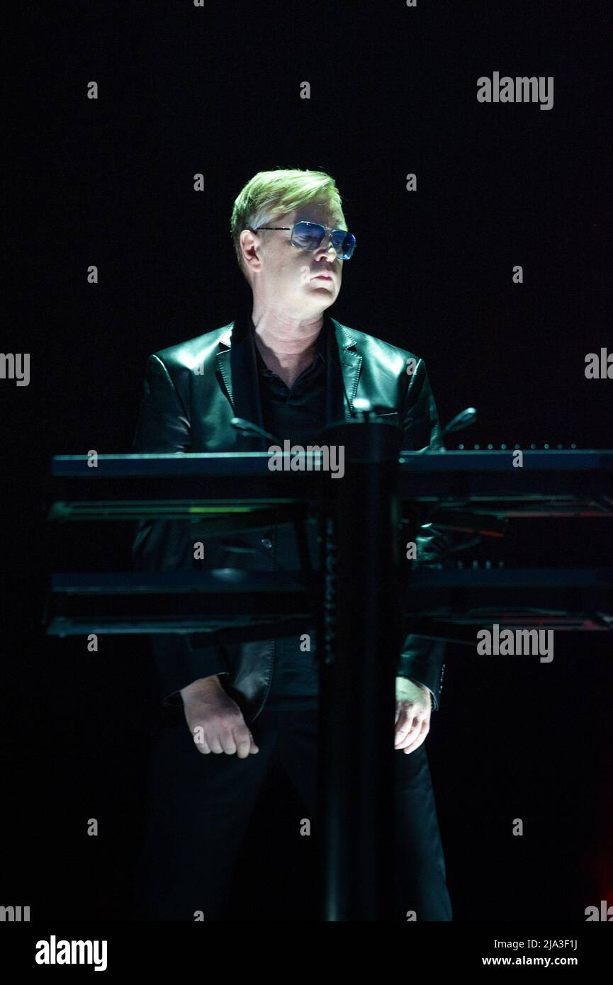 Milano Italia 2013-07-18 : concerto dal vivo di Depeche Mode allo Stadio  San Siro, Delta Machine Tour, il tastierista Fletch, Andrew John Fletcher,  durante lo spettacolo Foto stock - Alamy