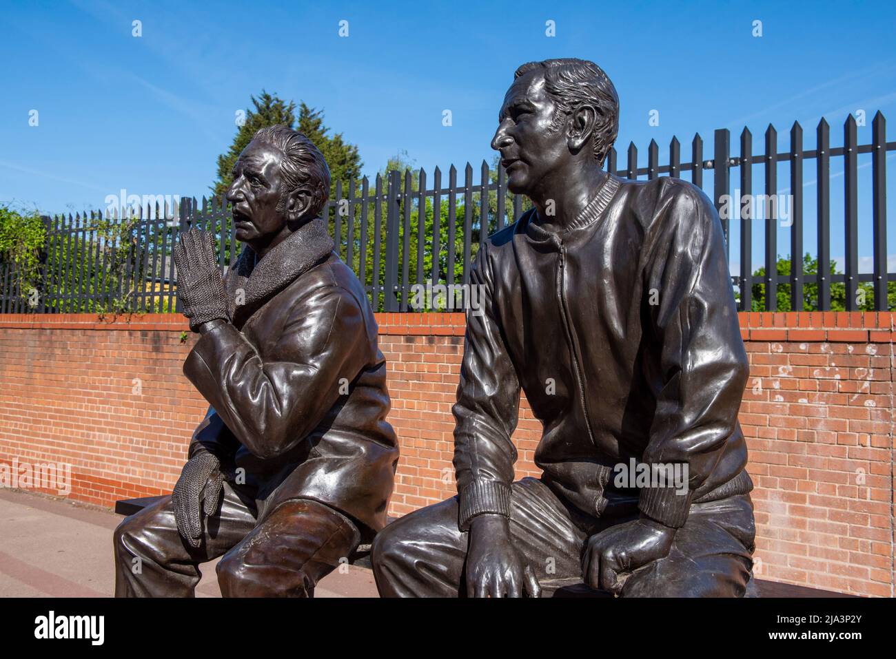 Leggende della statua di bronzo di Lane fuori dallo stadio di calcio di Meadow Lane a Nottingham, Nottinghamshire Inghilterra UK Foto Stock