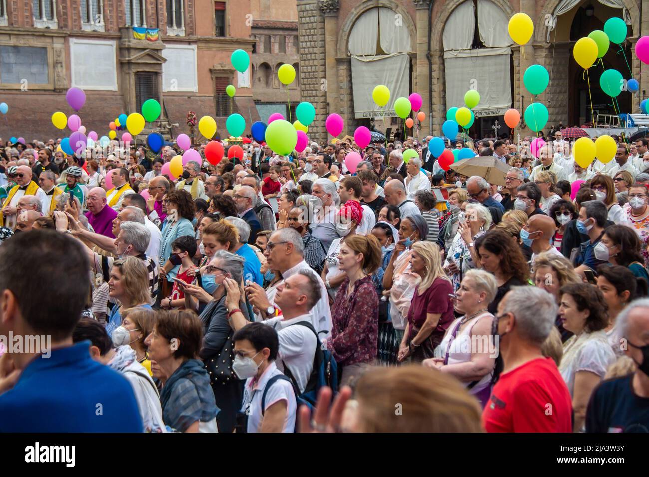 Bologna, Italia - 27 maggio 2022. Incontro del popolo bolognese con la Madonna di San Luca. Devozione popolare di fedeli e pellegrini. Foto Stock