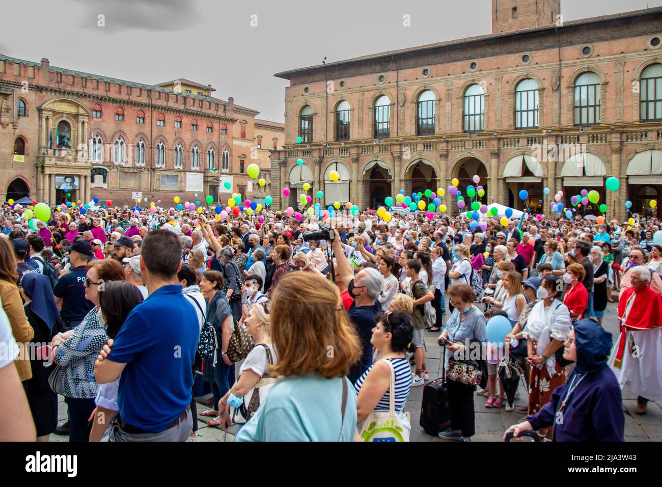 Bologna, Italia - 27 maggio 2022. Incontro del popolo bolognese con la Madonna di San Luca. Devozione popolare di fedeli e pellegrini. Foto Stock