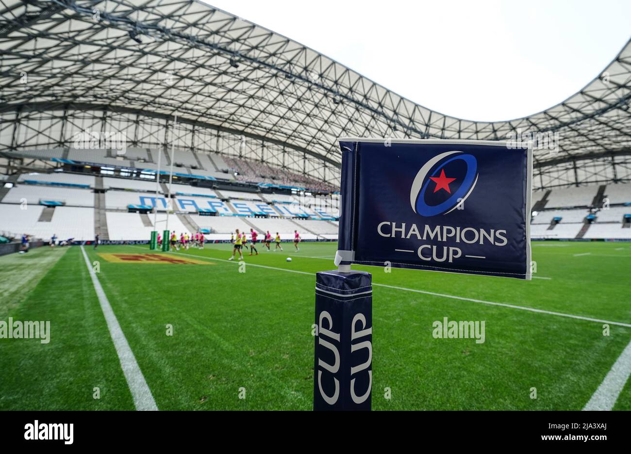 I giocatori di Leinster si riscaldano durante una corsa del capitano al velodromo arancione di Marsiglia. Data foto: Venerdì 27 maggio 2022. Foto Stock