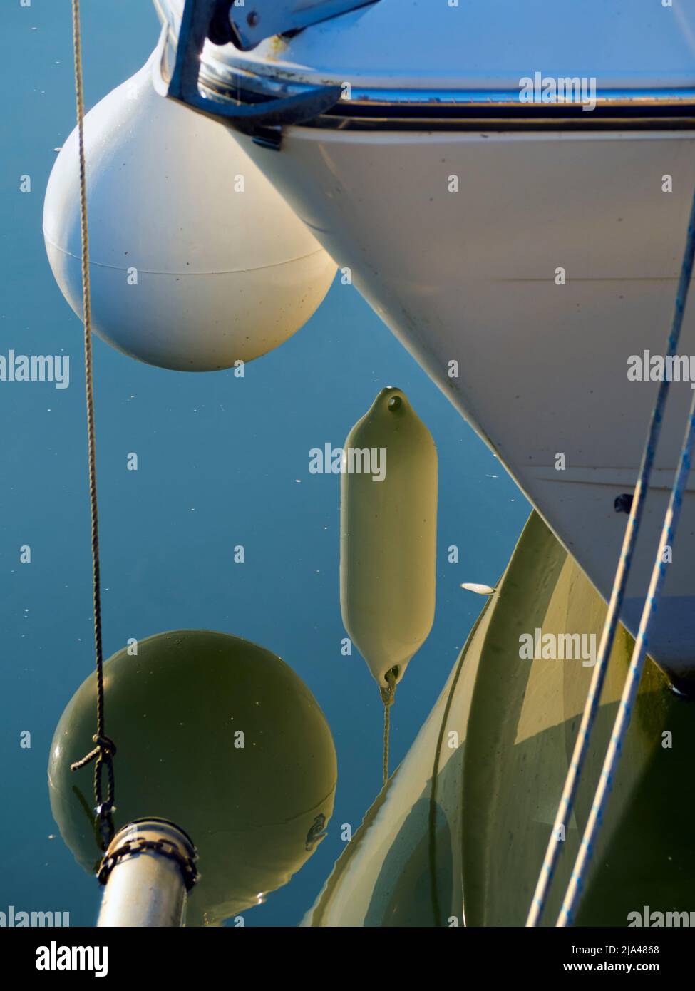 Abingdon afferma di essere la città più antica dell'Inghilterra. E una passeggiata lungo il Tamigi dal punto di bellezza di St Helens Wharf verso il suo elegante porticciolo è uno di Foto Stock