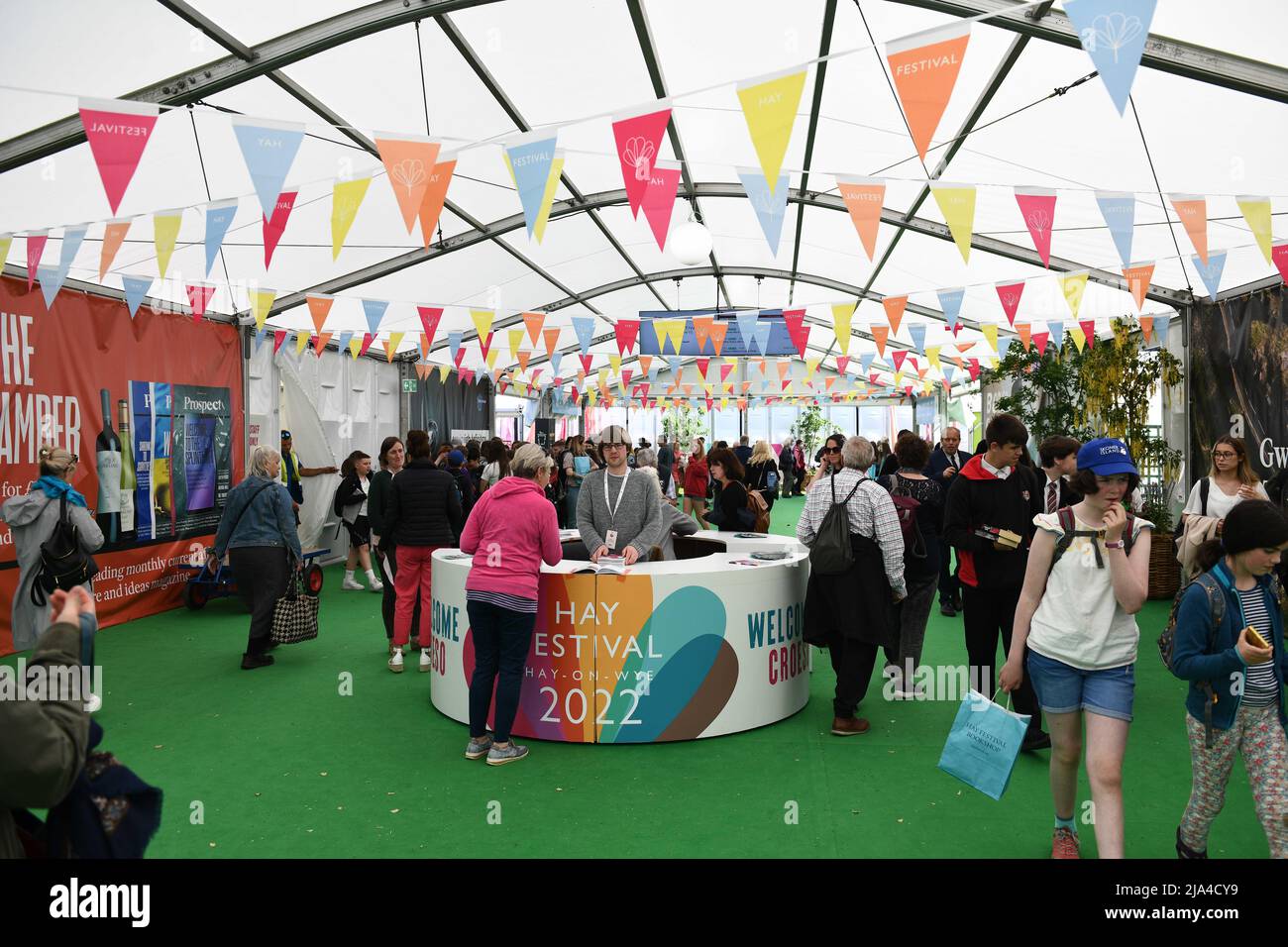 27th maggio 2022, Hay-on-Wye, Galles Una visione generale all'interno del Festival Hay di Arte e Letteratura 2022 a Powys, Galles. Il festival si svolgerà fino alla prossima settimana e attrae autori di tutto il mondo per partecipare all'evento. Foto Stock