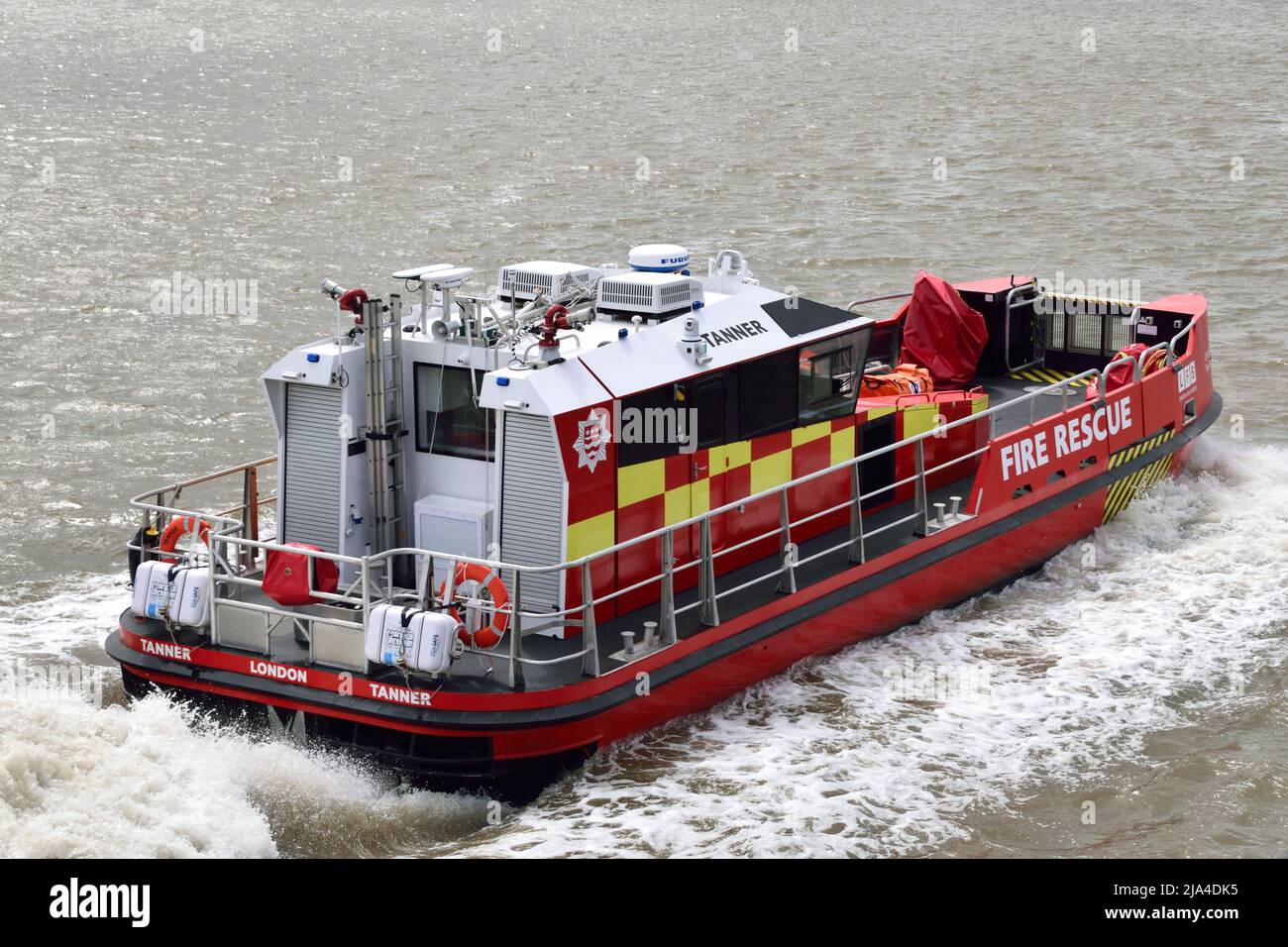 TANNER è un nuovo motoscafo per la London Fire Brigade e si trova a Lambeth, sul Tamigi, a Londra Foto Stock