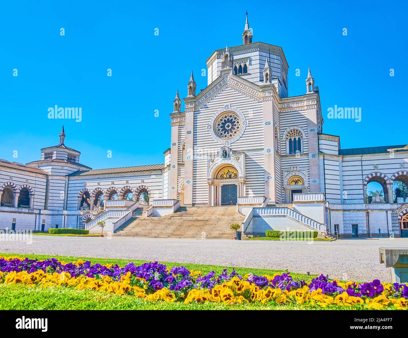 La facciata di Famedio, l'edificio centrale del Cimitero Monumentale di milano, Italia Foto Stock