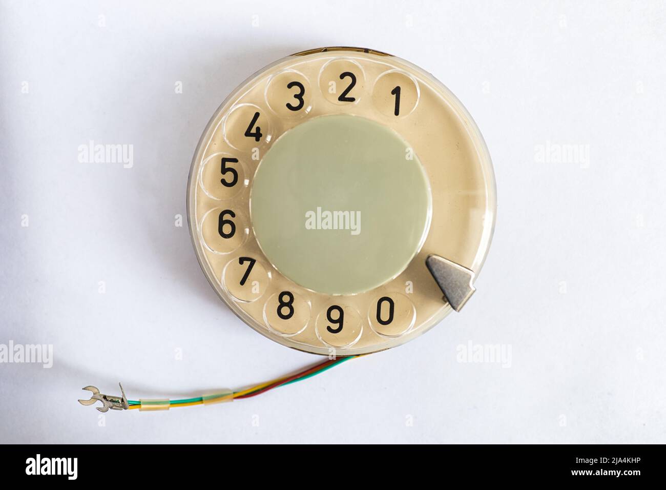 Squillo del telefono vintage. Linea fissa, vecchio pezzo di ricambio squillo telefonico. Telefono retro con numeri. Pezzo di ricambio elettronico sovietico vintage dal 1970 al 1990. Foto Stock