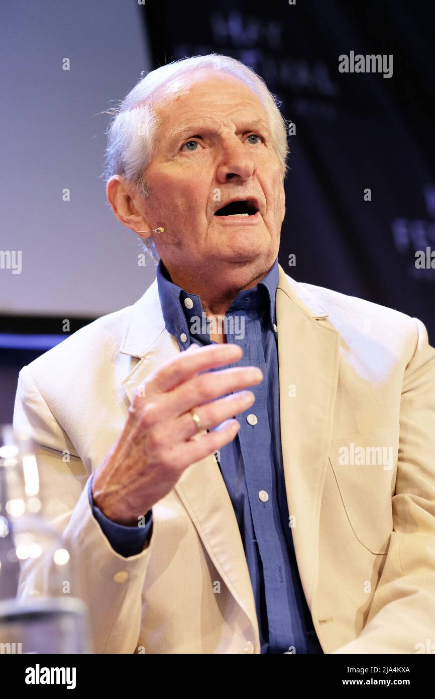 Hay Festival, Hay on Wye, Wales, UK – Venerdì 27th maggio 2022 – Norman Scott ex modello e amante del leader del Partito Liberale Jeremy Thorpe sul palco al Festival Hay per parlare del suo libro un icona accidentale - . Foto Steven Maggio / Alamy Live News Foto Stock