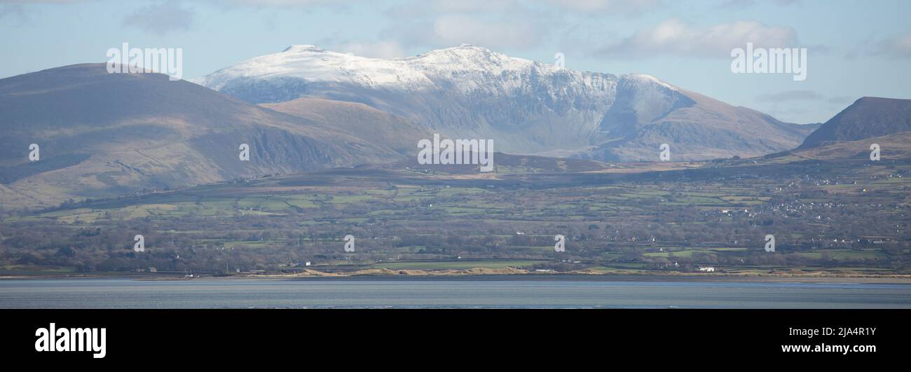 montagne innevate gallesi e la terraferma gallese Foto Stock