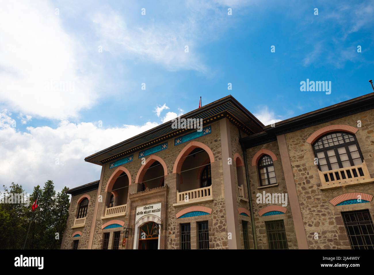 Primo parlamento turco a Ulus Ankara. Birinci Meclis Binasi in turco. 23 Nisan o 23th aprile foto di sfondo. Ankara Turchia - 5.17.2022 Foto Stock