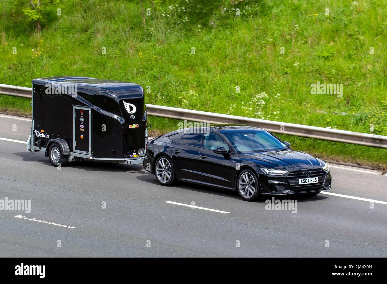 2022 nero AUDI A7 S LN BLK ed 40TDi MHEV Q SA SPORTBACK quattro S Line B 1968cc Diesel 4 dr sport back training nuovo Debon Trailer; guida sull'autostrada M6, Manchester, UK Foto Stock