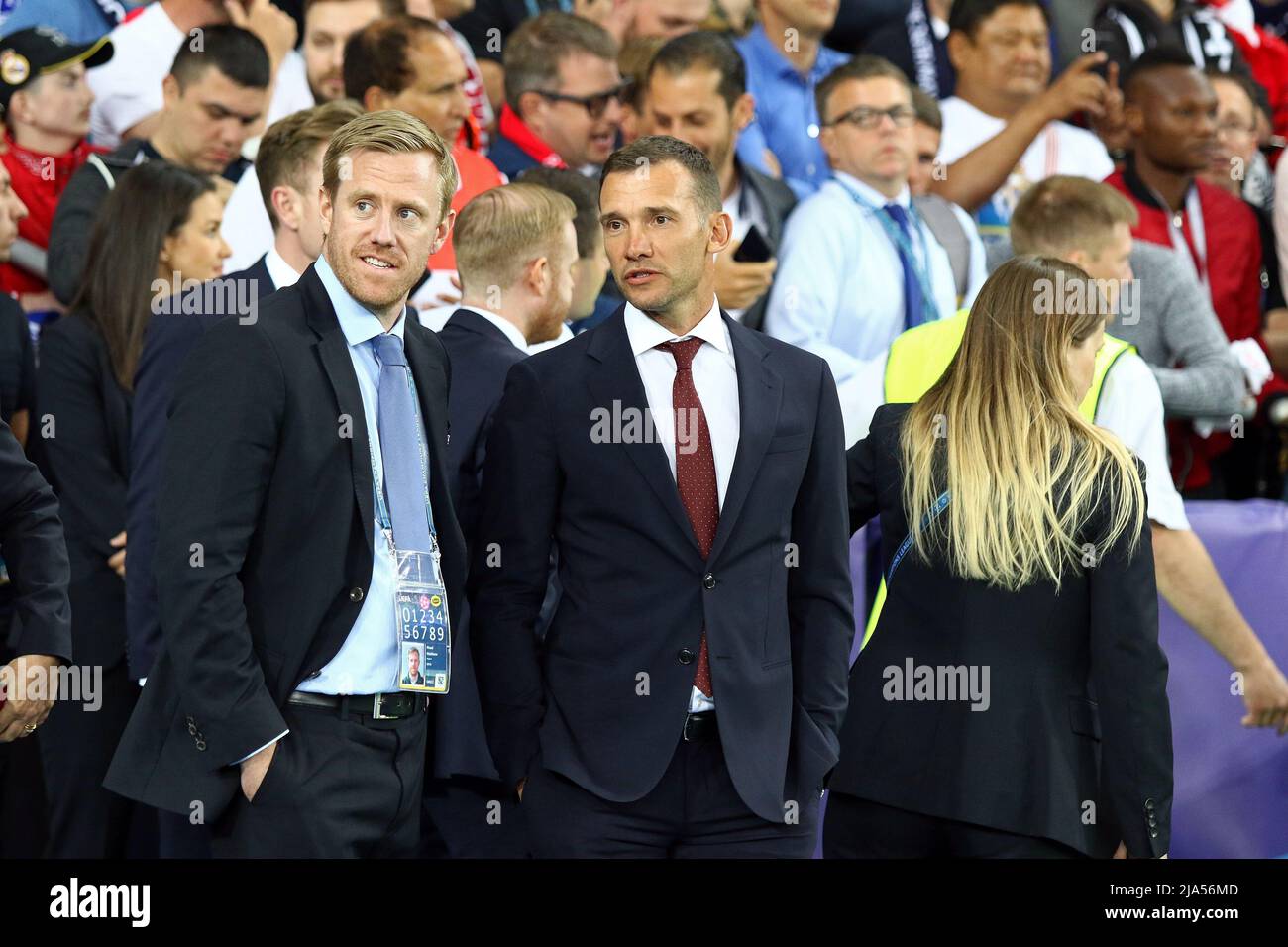 KIEV, UCRAINA - 26 MAGGIO 2018: Matthew Mead (Supervisore UEFA) e Andriy Shevchenko (famoso calciatore ucraino) durante la finale 2018 della UEFA Champions League Real Madrid / Liverpool a Kiev Foto Stock