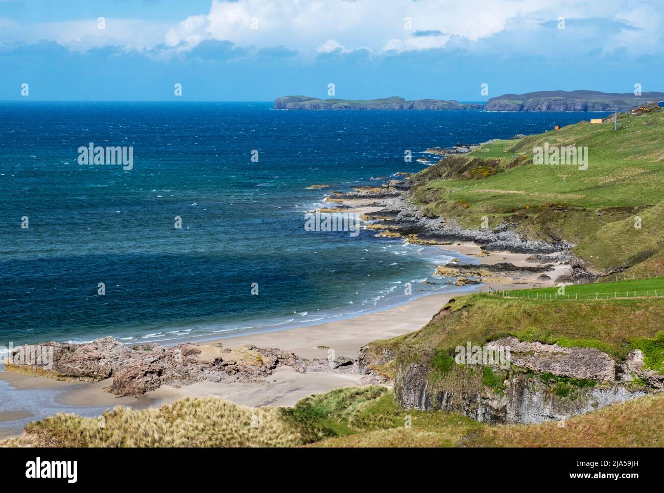 Una vista della costa vicino a Coldbackie, Kyle of Tongue, Sutherland, sulla costa settentrionale 500 Scozia. Foto Stock