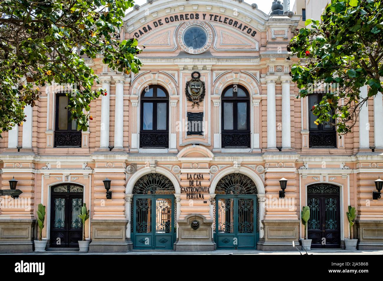 La Casa de Correos y Telegrafos (l'ufficio postale centrale) vicino a Plaza De Armas, Lima, Perù. Foto Stock