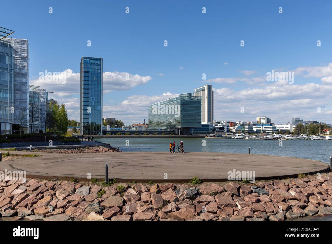 Alti edifici di uffici nel quartiere Keilalahti di Espoo Foto Stock