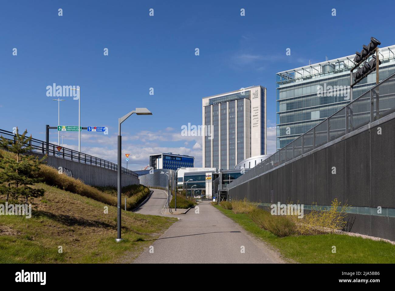 Alti edifici di uffici nel quartiere Keilalahti di Espoo Foto Stock