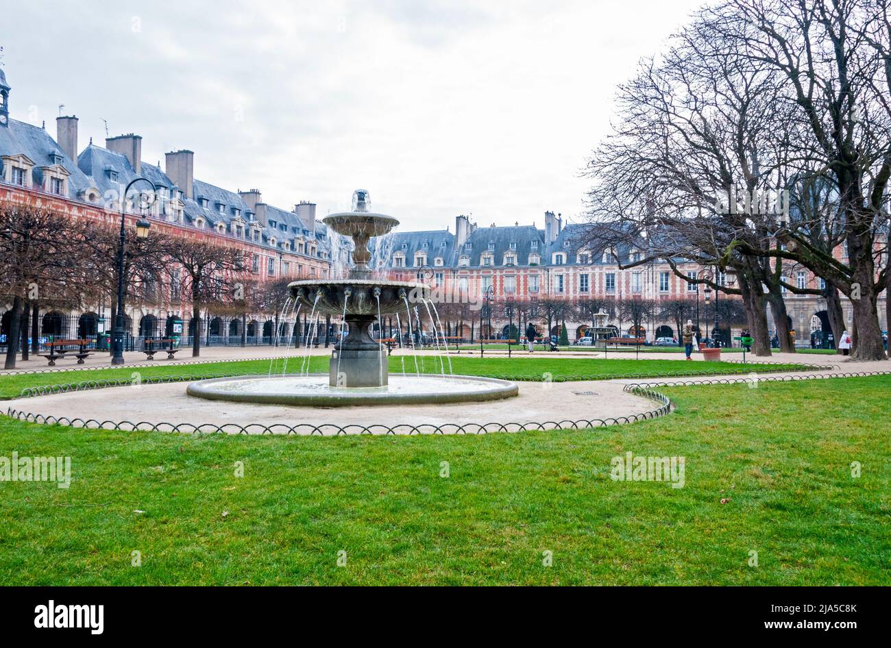 Place des Vosges, il Marais, Parigi, Francia Foto Stock