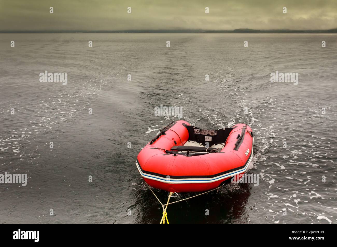 Dinghia di sicurezza nelle acque scozzesi Foto Stock