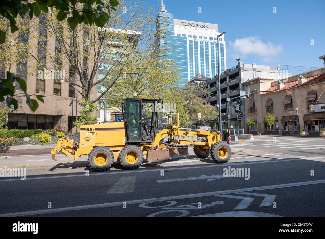 Centro di Boise, Idaho. Attrezzature agricole pesanti nel centro della città. Foto Stock