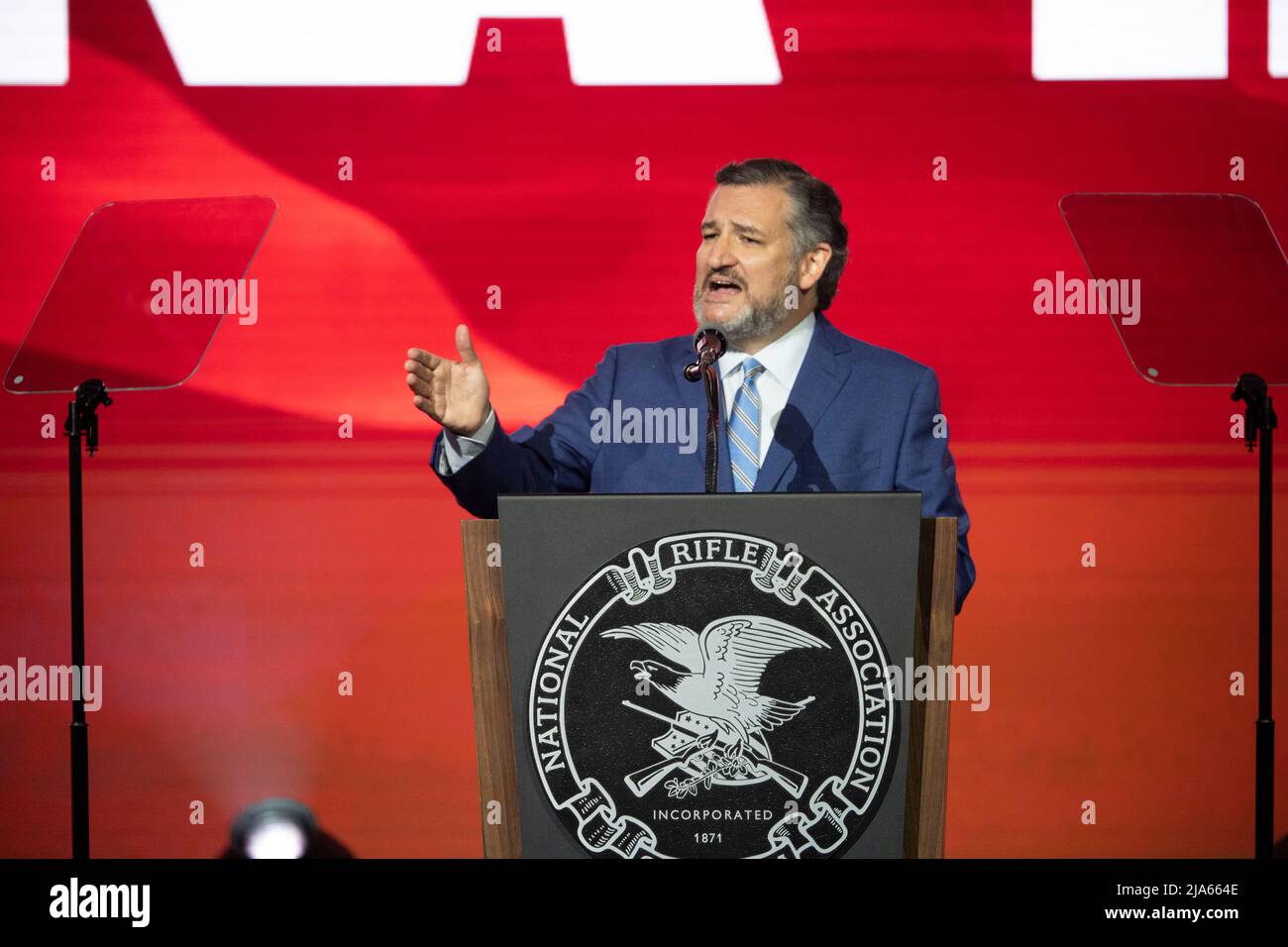 Houston, Stati Uniti. 27th maggio 2022. Il senatore degli Stati Uniti TED CRUZ del Texas parla alla conferenza annuale della direzione della National Rifle Association. Cruz ha accusato l'amministrazione Biden di responsabilità parziale per il martedì di massa sparando a Uvalde, Texas che ha lasciato 21 morti. Credit: Bob Daemmrich/Alamy Live News Foto Stock