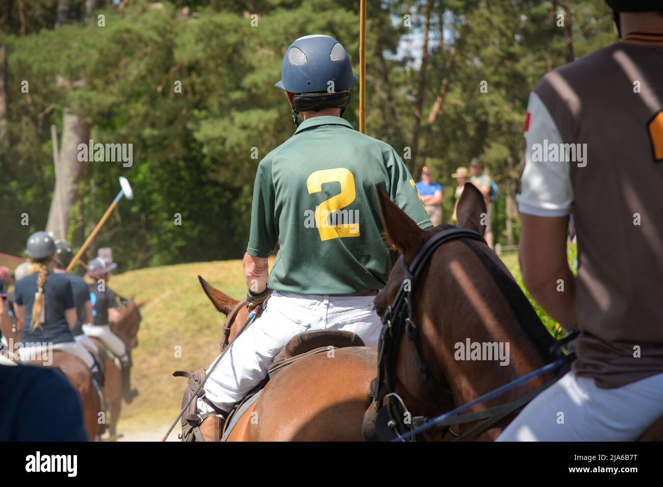 Ingresso allo stadio di un giocatore di polo prima di una partita in Francia Foto Stock
