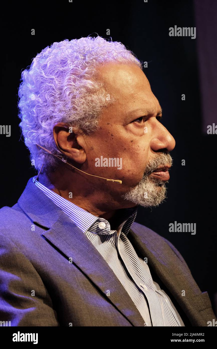 Hay Festival, Hay on Wye, Wales, UK – Sabato 28th Maggio 2022 – Abdulrazak Gurnah, vincitore del Premio Nobel per la letteratura, parla del suo recente libro Afterlives durante il terzo giorno di quest'anno Hay Festival – Photo Steven May / Alamy Live News Foto Stock