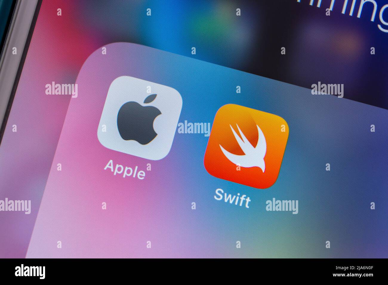 Kumamoto, GIAPPONE - Feb 15 2021 : icone Apple e Swift su iPhone. Swift è un linguaggio di programmazione compilato e multiparadigma generico di Apple Inc. Foto Stock