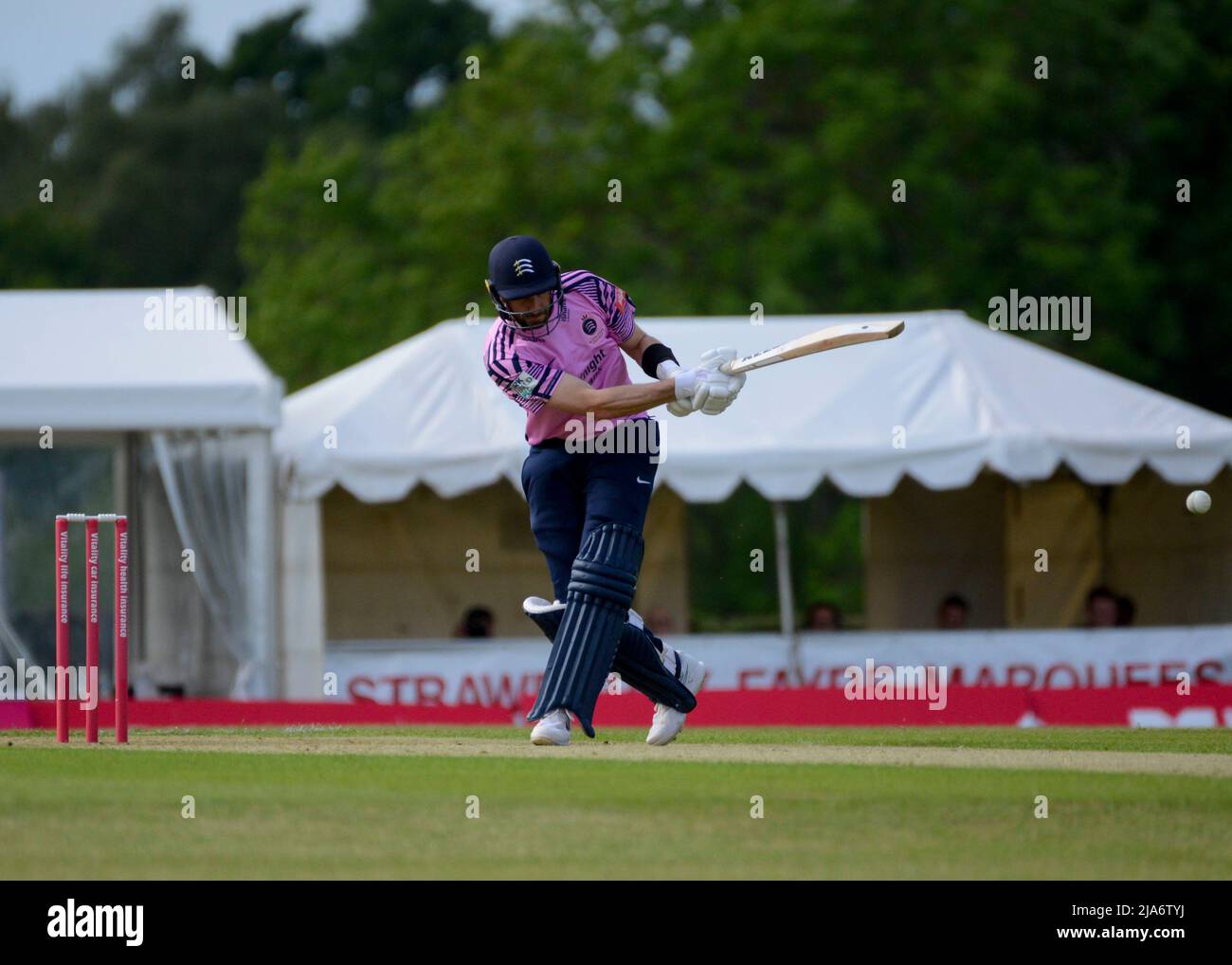 Steven Eskinazi di Middlesex gioca un brillante knock in una partita del T20 al club di cricket Radlett il 26th maggio 2022 Foto Stock