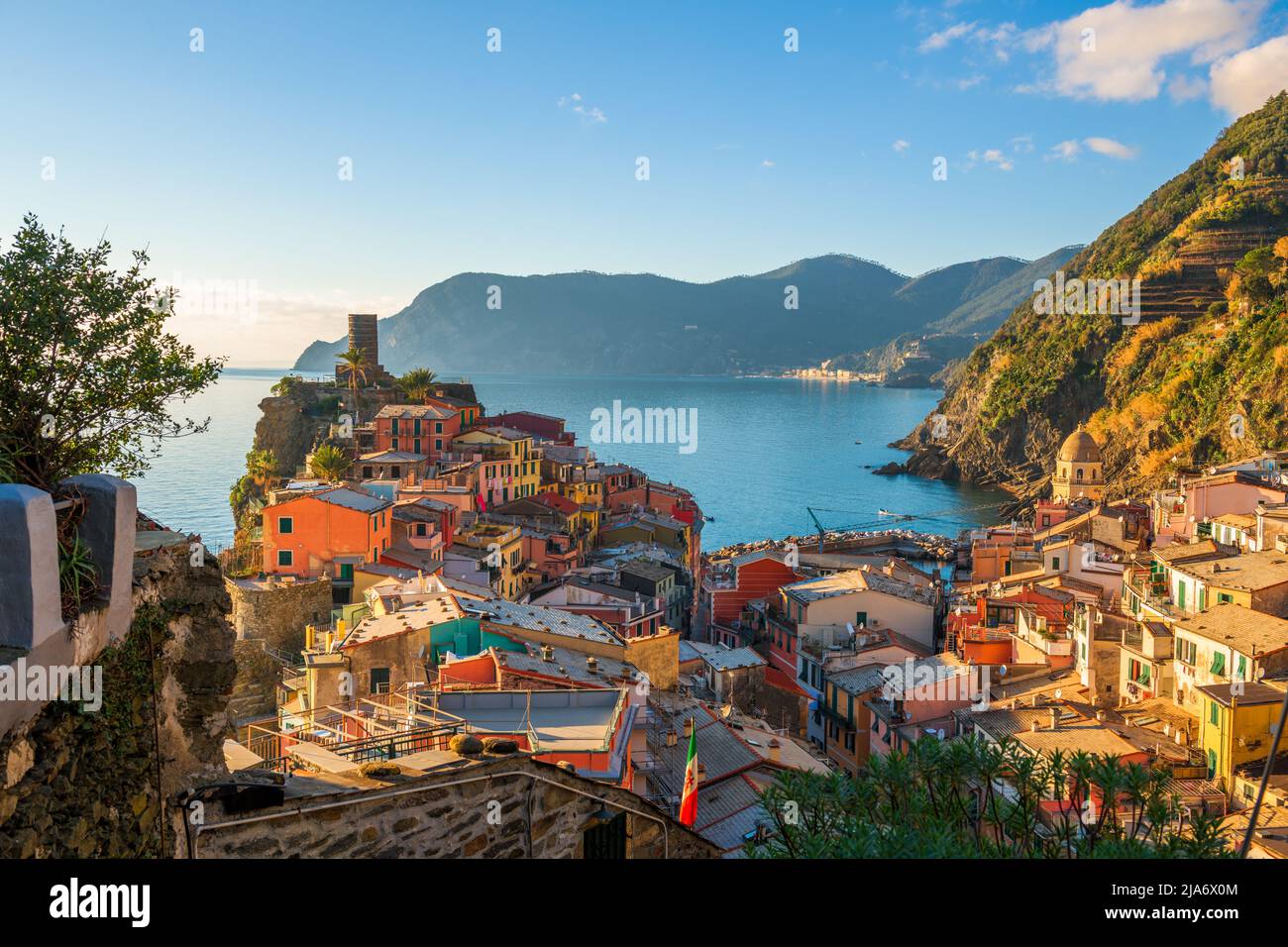 Vernazza, la Spezia, Liguria, Italia nel pomeriggio nelle cinque Terre. Foto Stock