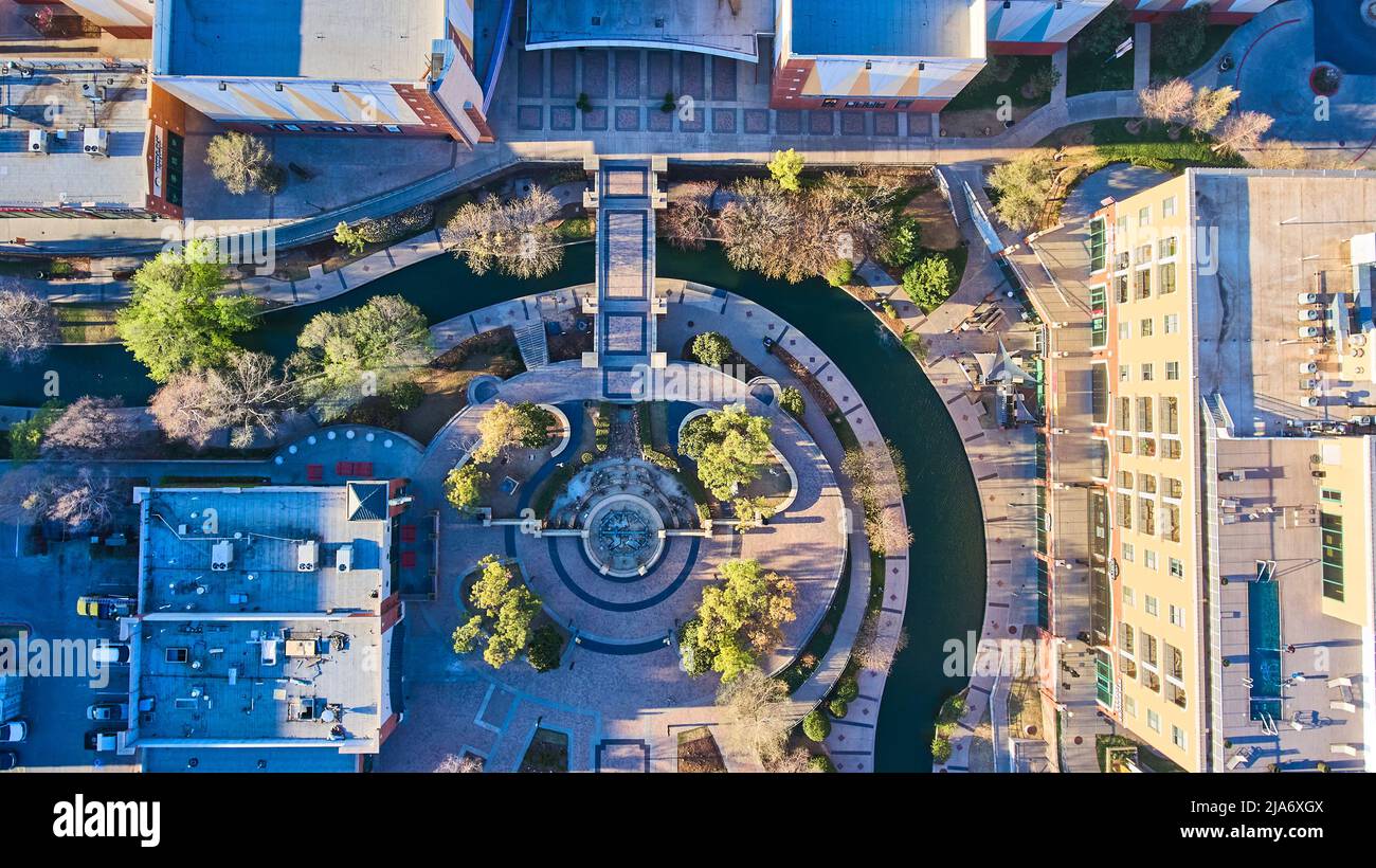 Canal nell'area dello shopping durante la primavera a Oklahoma City Foto Stock