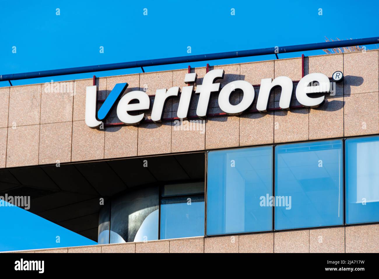 Vista esterna della sede di Verifone France. VeriFone è una società americana specializzata in terminali e piattaforme di pagamento Foto Stock