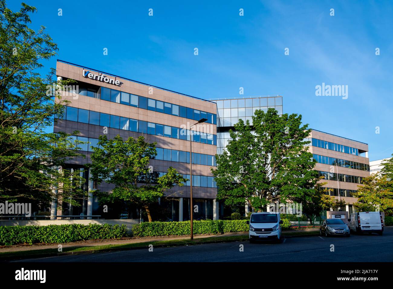Vista esterna della sede di Verifone France. VeriFone è una società americana specializzata in terminali e piattaforme di pagamento Foto Stock