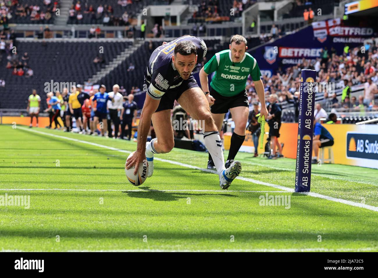 Craig Hall #4 di Featherstone Rovers va per provare a Londra, Regno Unito il 5/28/2022. (Foto di Mark Cosgrove/News Images/Sipa USA) Foto Stock