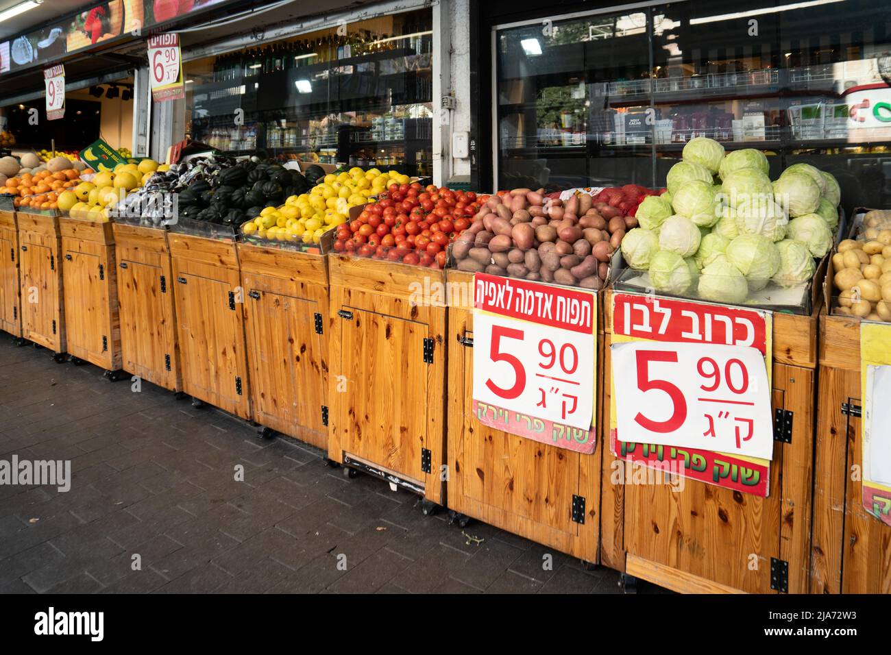 Ramat-Gan, Israele - 8 maggio: Mercato di frutta e verdura per strada Foto Stock