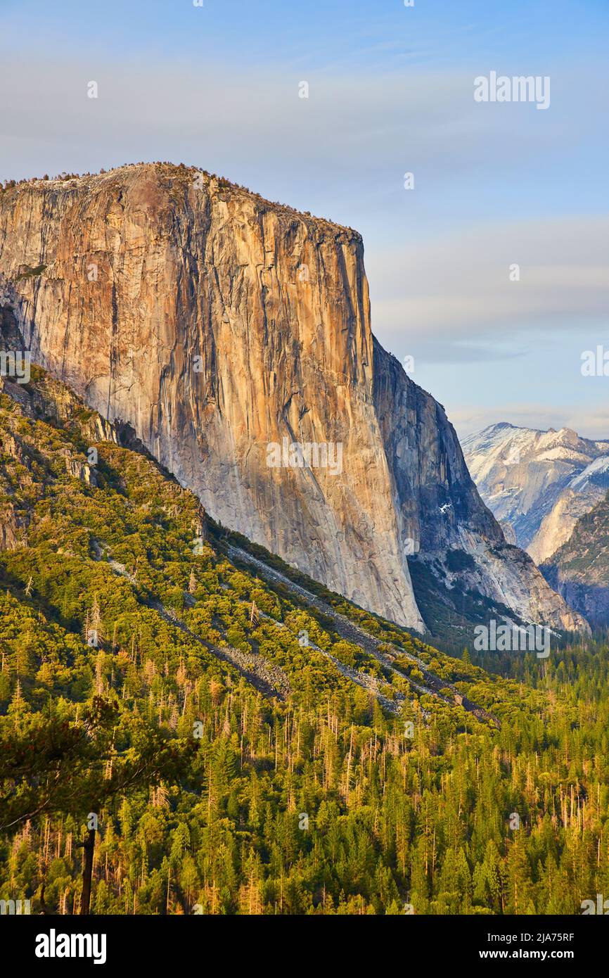 L'iconico El Capitan durante la luce del tramonto da Tunnel View a Yosemite Foto Stock