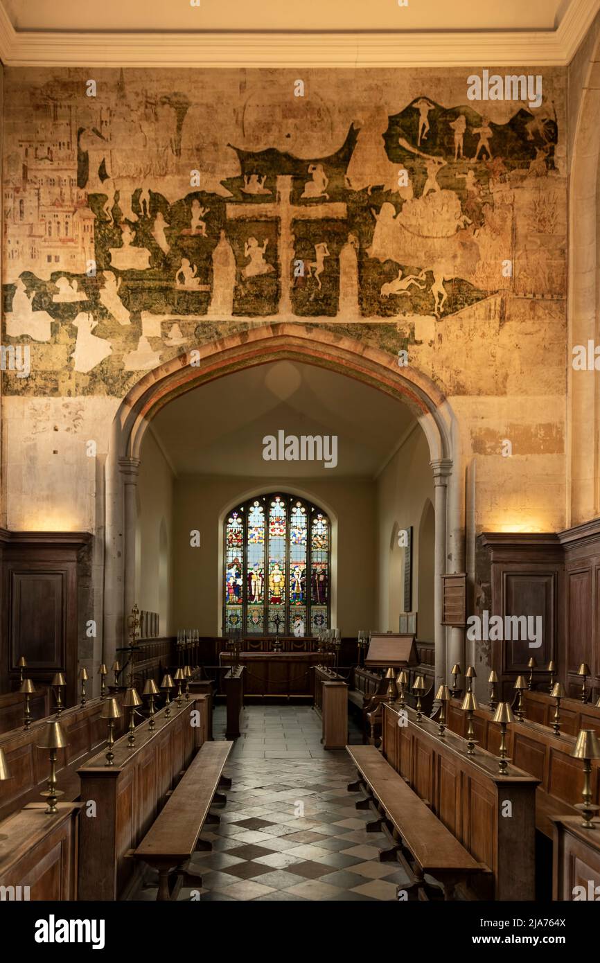 Interno della Cappella delle Gilde della Santa Croce con un murale che rappresenta il giorno del Giudizio, Stratford-upon-Avon, Warwickshire, Inghilterra, Regno Unito. Foto Stock